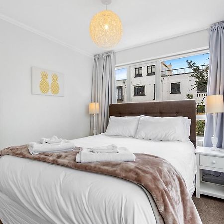 One Bedroom Apartment, Heart Of Newmarket Оукланд Екстериор снимка